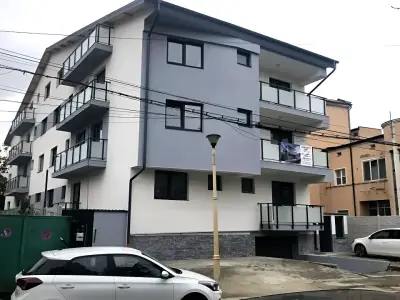 Apartament de vanzare Sector 2 Bucuresti fatada bloc alb
